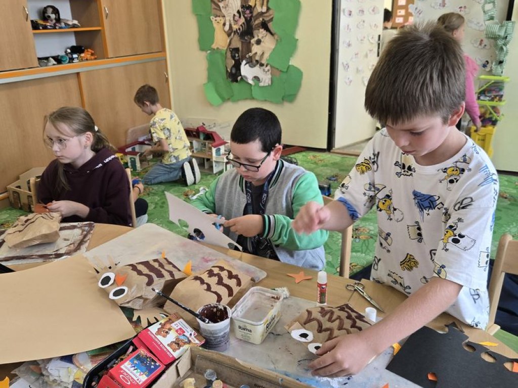 rijen-sovicky-z-papirovych-sacku 1