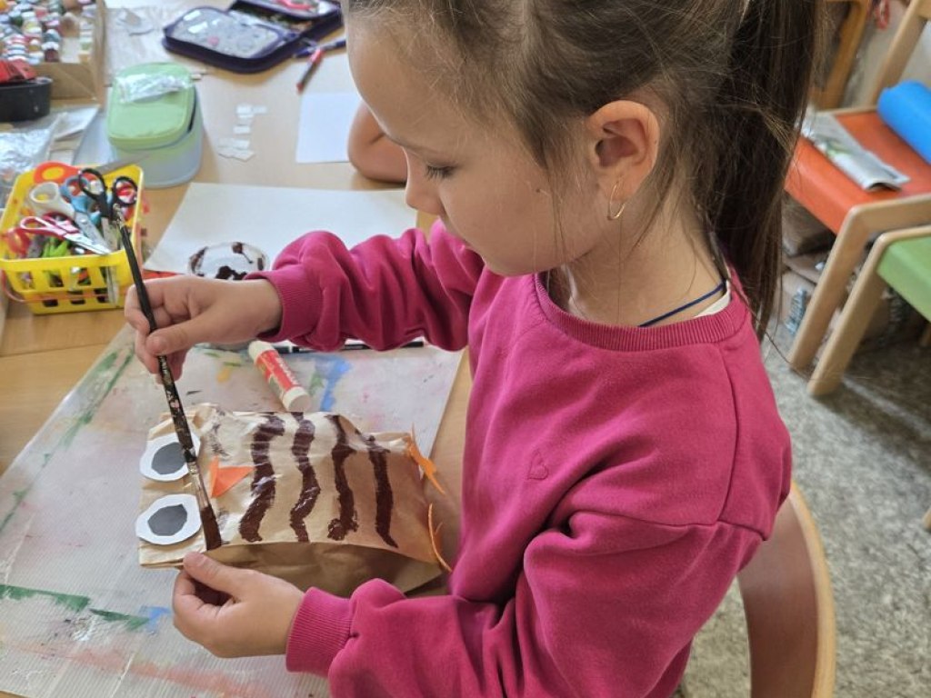 rijen-sovicky-z-papirovych-sacku 2